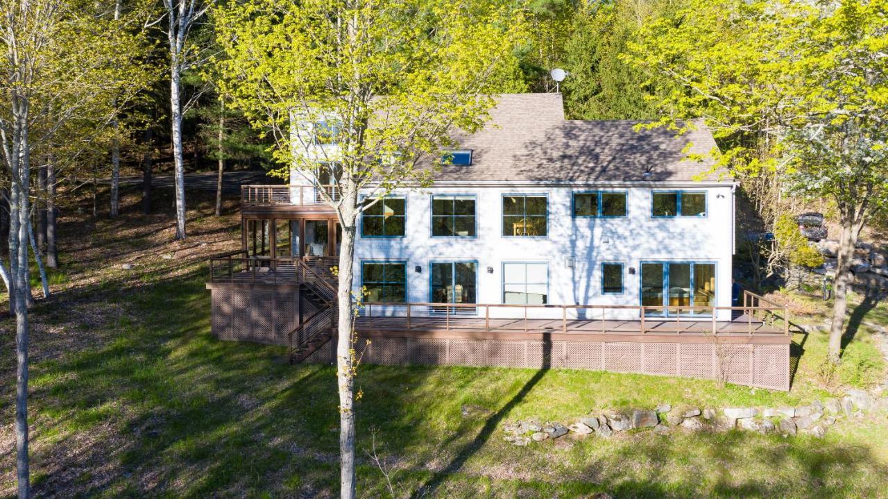 Private Home Overlooking Stevens Lake Грейт Барингтън Екстериор снимка