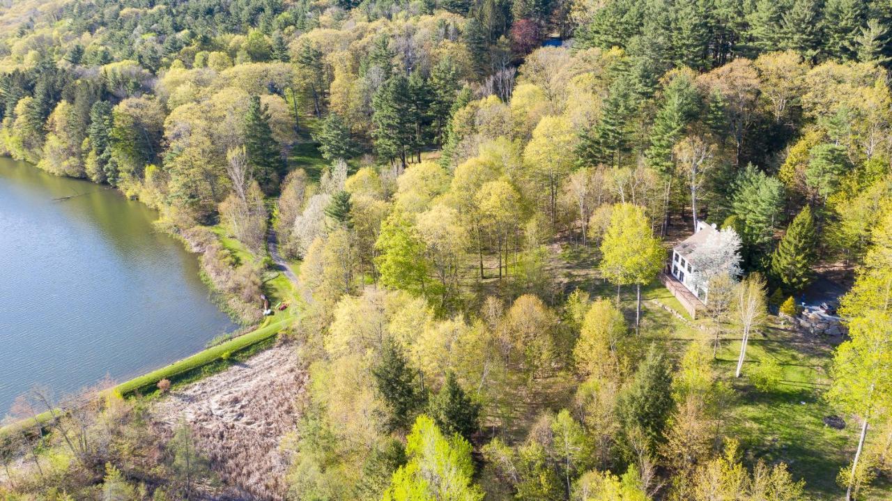 Private Home Overlooking Stevens Lake Грейт Барингтън Екстериор снимка